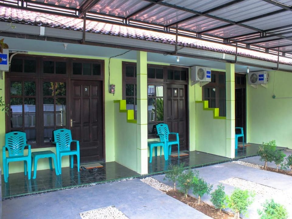OYO 1479 AA Inn Hotel in East Java