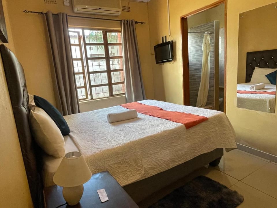 Ntshe River Lodge Bed and Breakfast in Zimbabwe