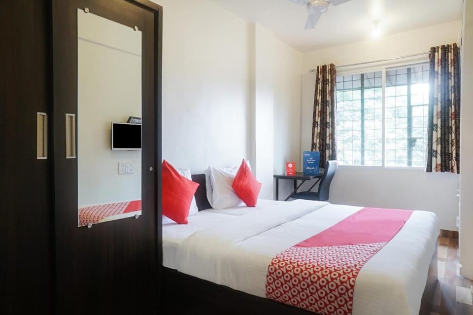 Super Hotel O River View Near Shaniwar Wada Hotel in Pune