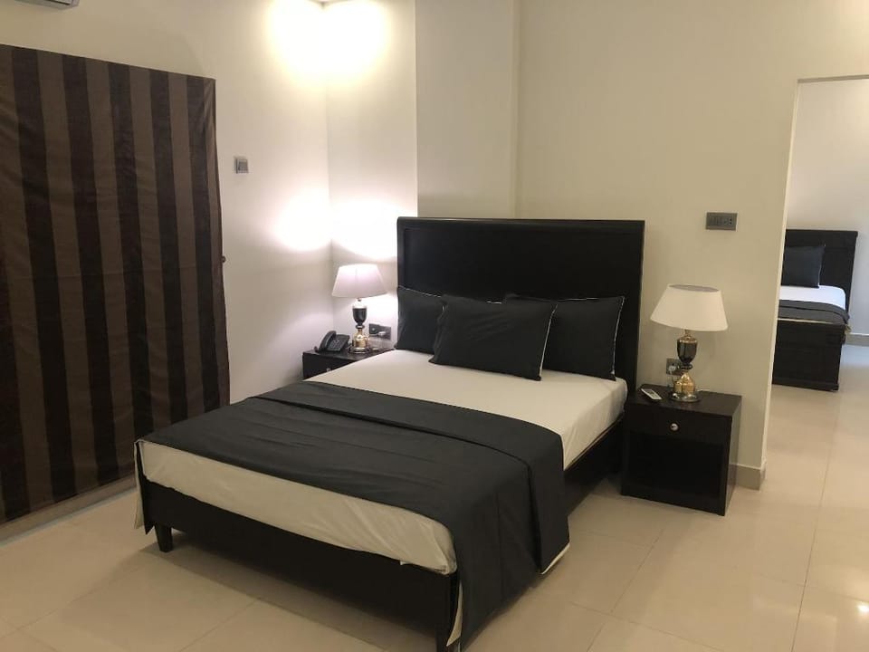 Sunset Suites Hotel in Karachi