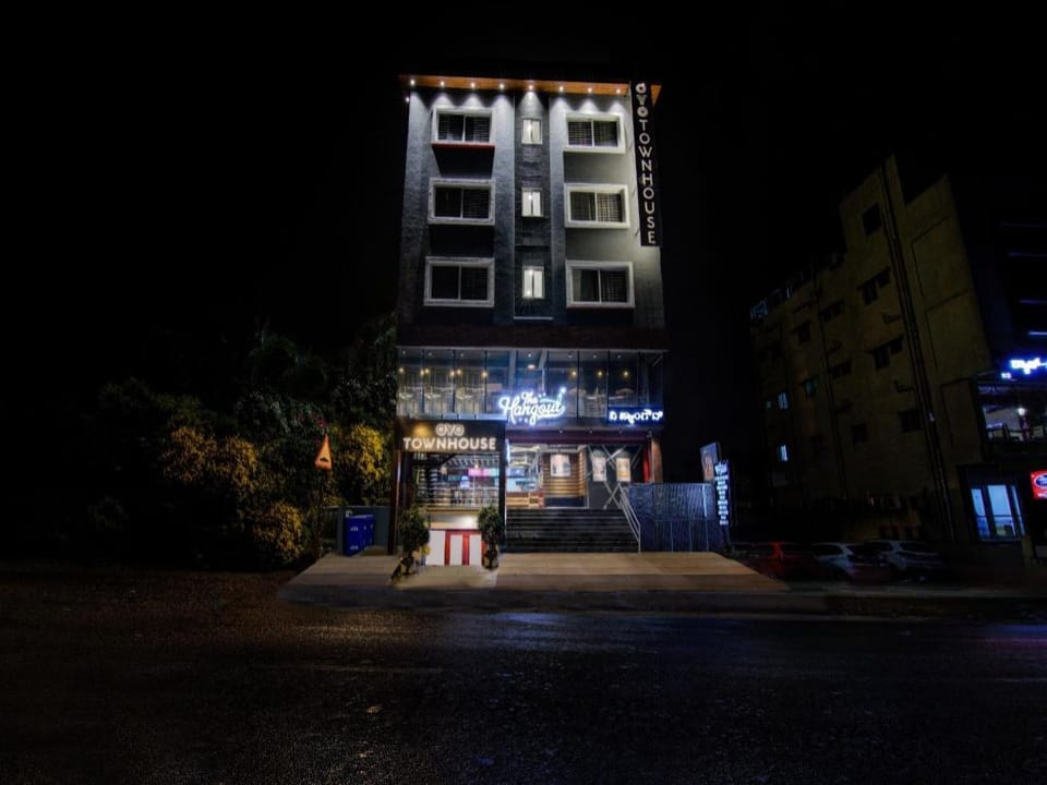 Super Townhouse Global Village Tech Park Near Kengeri Bus Terminal Metro Station Hotel in Bengaluru
