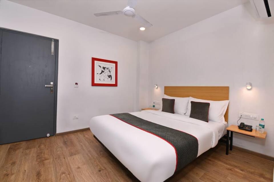 Super OYO Townhouse 183 Function Inn Near Chaudhary Charan Singh International Airport Hotel in Lucknow