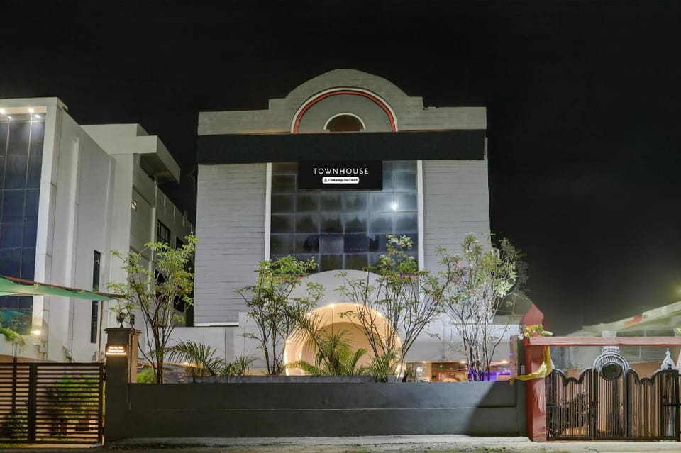 Townhouse Kalmana Hotel in Maharashtra