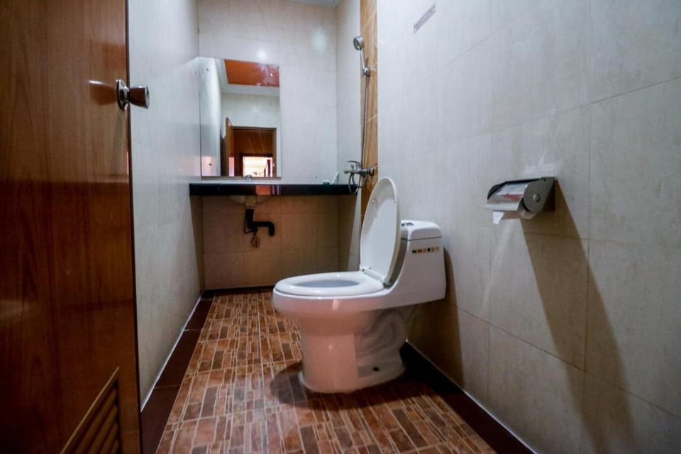 RedDoorz Plus near DC Mall Batam Hotel in Riau Islands, Indonesia
