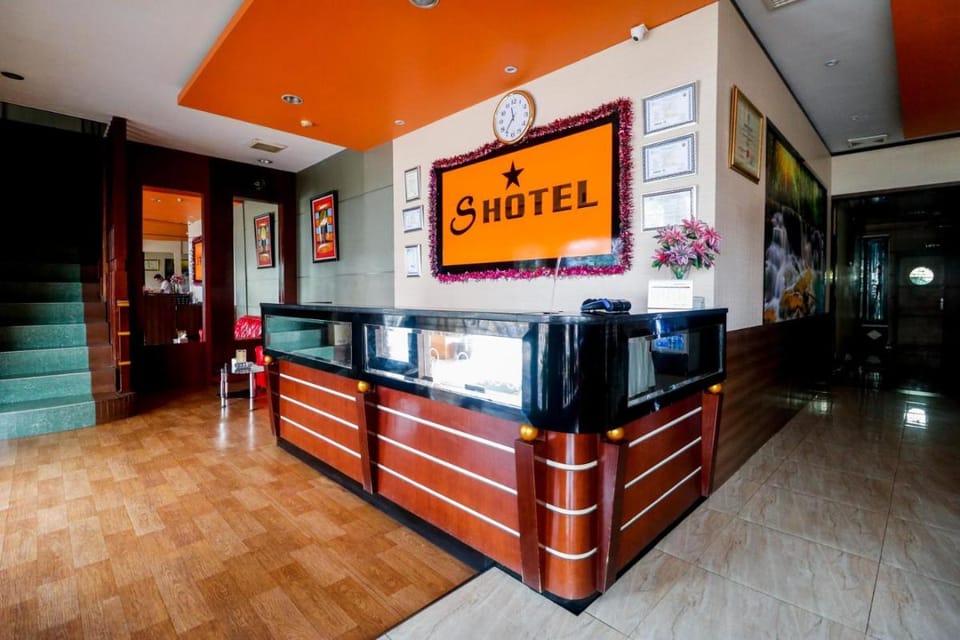 RedDoorz Plus near DC Mall Batam Hotel in Riau Islands, Indonesia