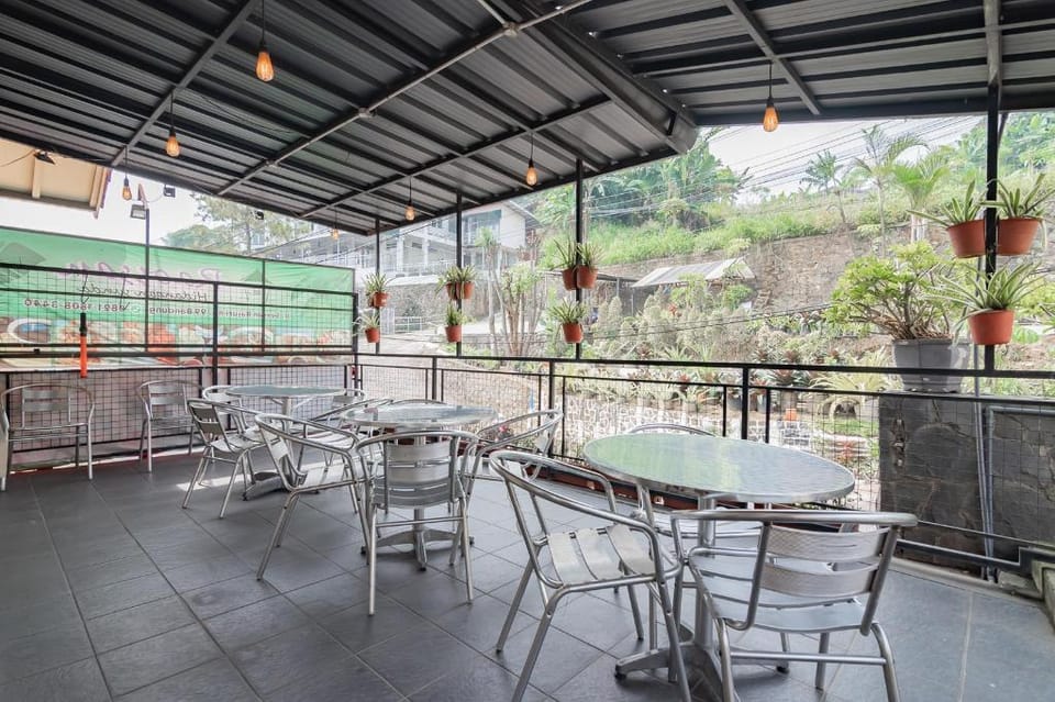 Rossan Villa Hotel near Kampus UPI Setiabudhi Hotel in Parongpong