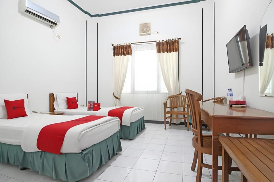 RedDoorz near XT Square Yogyakarta Hotel in Yogyakarta
