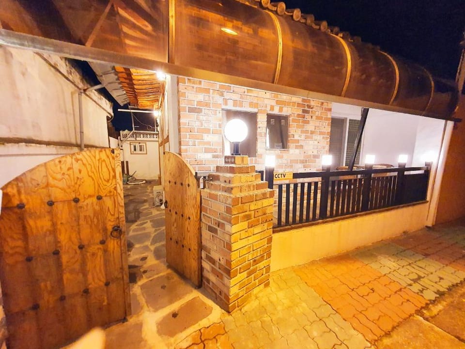 Hwangridangil Adamjeong Hanok Stay Bed and Breakfast in South Korea