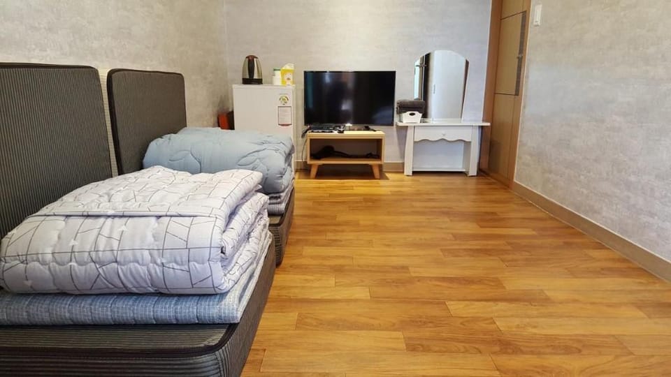 Hwangridangil Adamjeong Hanok Stay Bed and Breakfast in South Korea