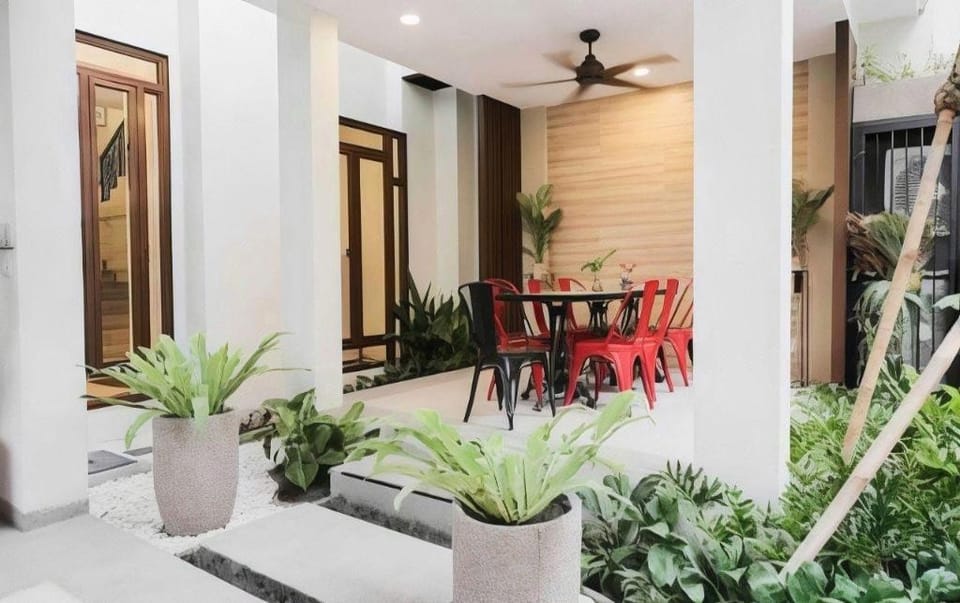 RedDoorz Premium near Ragunan Zoo 2 Hotel in South Jakarta City