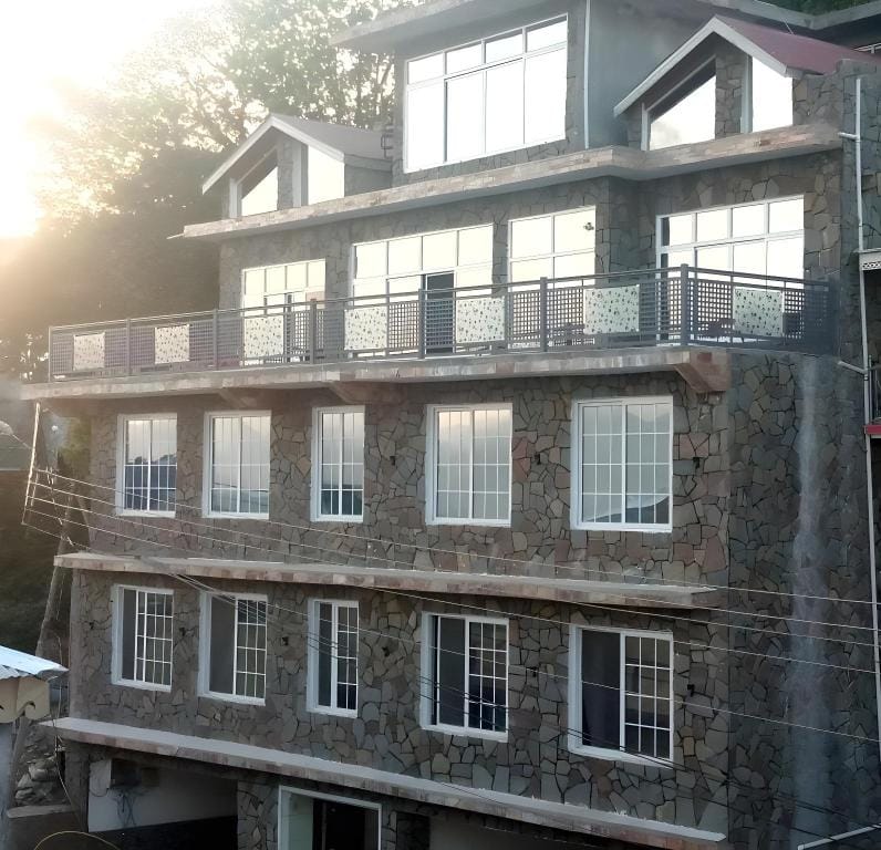 The Mall Street Hotel Murree Hotel in Punjab