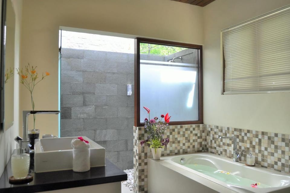 Ocean Terrace Suite And Spa Luxury Resort in Nusapenida