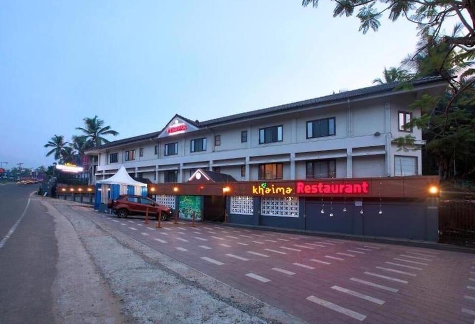 Pushpak Grande Hotel in Kerala