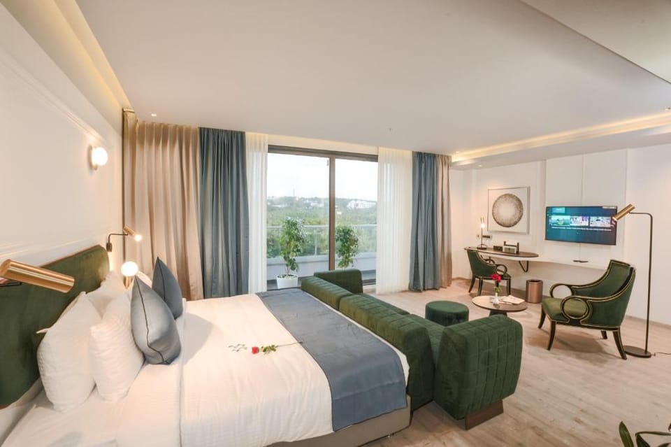 Pushpak Grande Hotel in Kerala