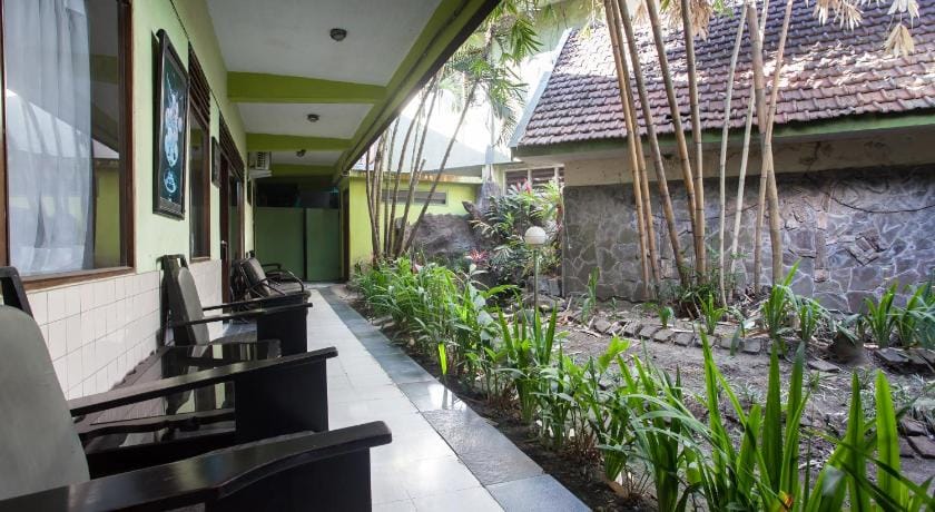 RedDoorz near Balai Kota Malang Bed and Breakfast in East Java