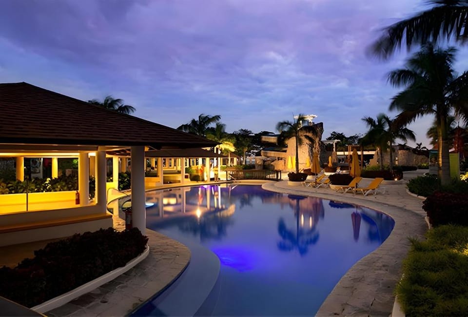 Crusoe Cabins Casobe Resort in Calabarzon