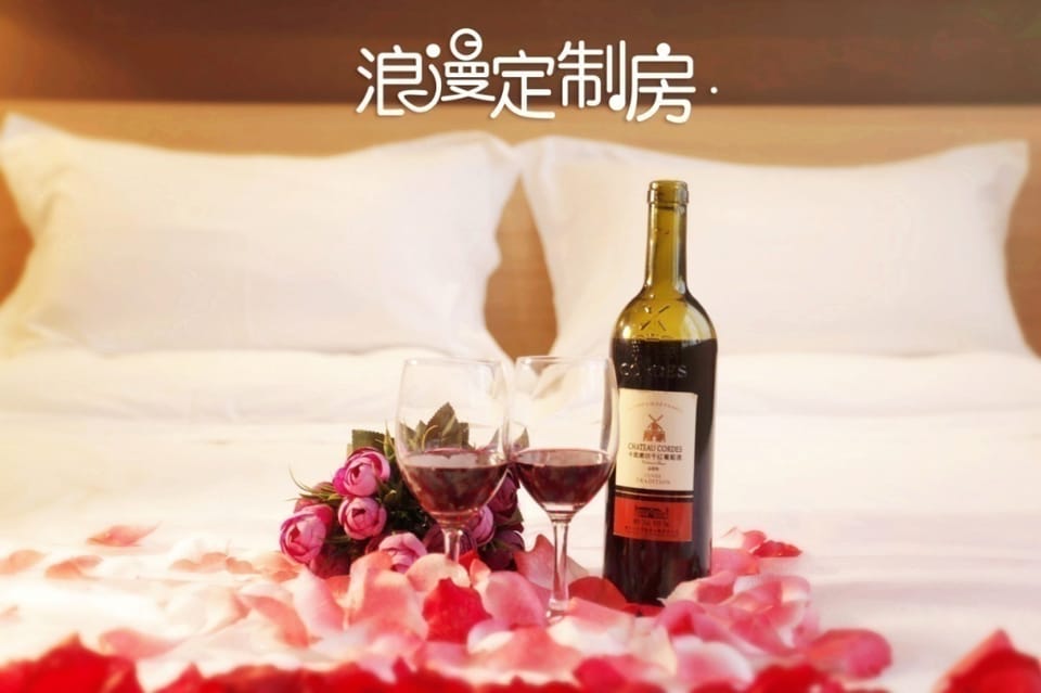 IU Hotel Wuhan Guanggu Hotel in Wuhan
