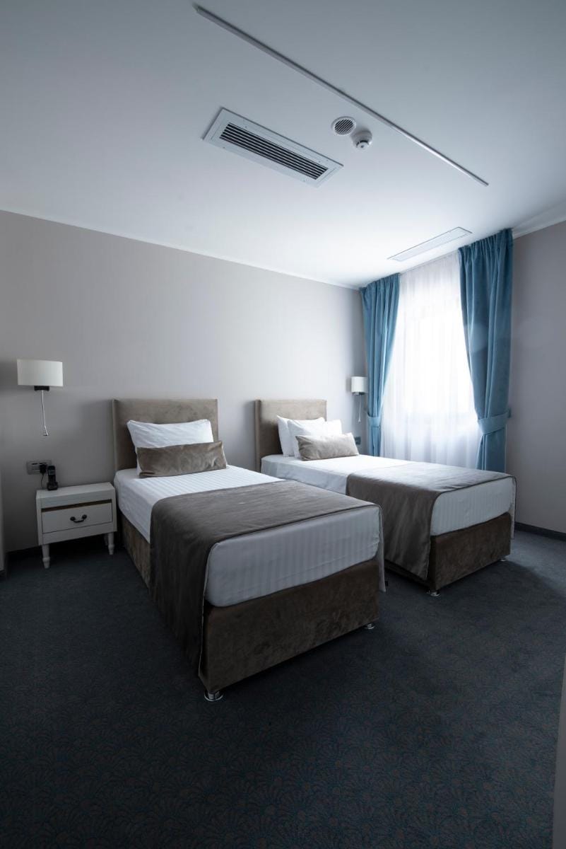 New Era Hotel Old Town - Covered paid parking within 10 minutes walk Hotel in Bucharest