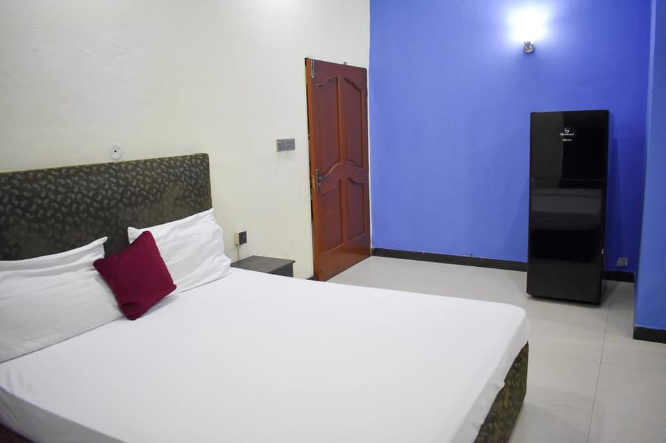 Hotel Four Seasons Inn Hotel in Lahore