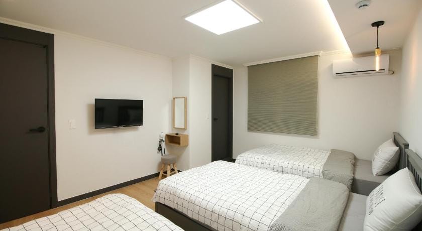 Heima Guesthouse Hongdae Bed and Breakfast in Seoul