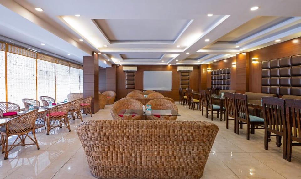 Treebo Grand Legacy Elite With Roof Top Cafe Hotel in Dehradun