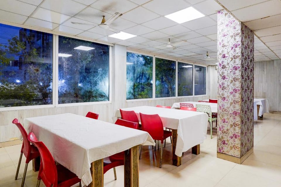 Super Townhouse Medavakkam Near Jayachandran Hotel in Chennai