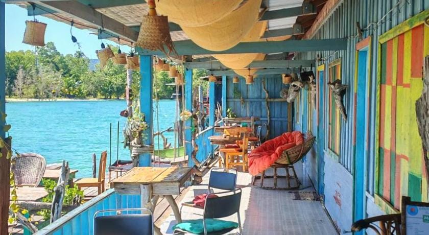 Firefly Guesthouse Bed and Breakfast in Sihanoukville