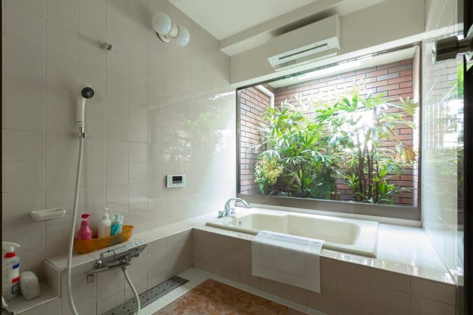 KB1*Unique HUGE house for family /JR +subway Villa in Osaka