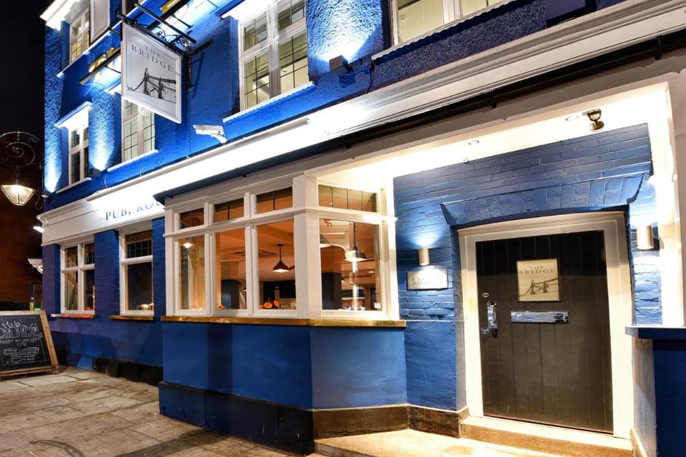 The Bridge Rooms Inn in London Borough of Richmond upon Thames