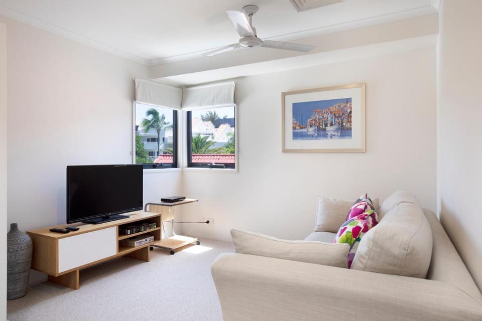 Wake up to ocean views in stylish comfort Apartment in Sunrise Beach