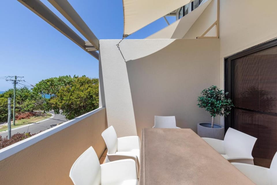 Wake up to ocean views in stylish comfort Apartment in Sunrise Beach