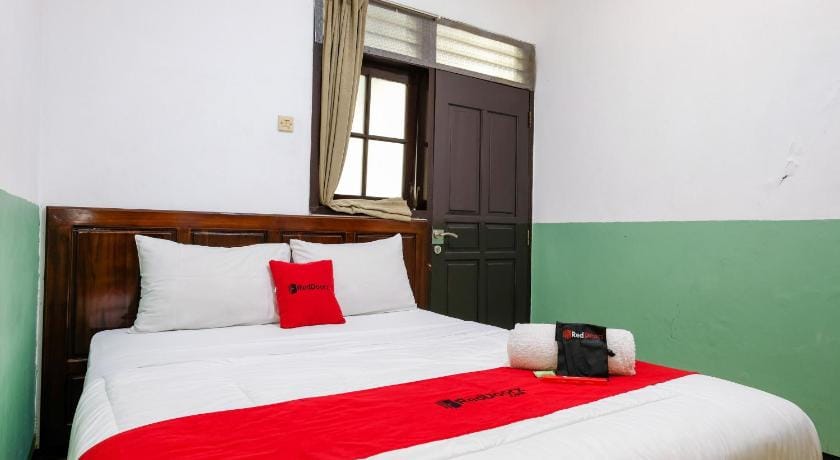 RedDoorz @ Soekarno Hatta 2 Bed and Breakfast in East Java
