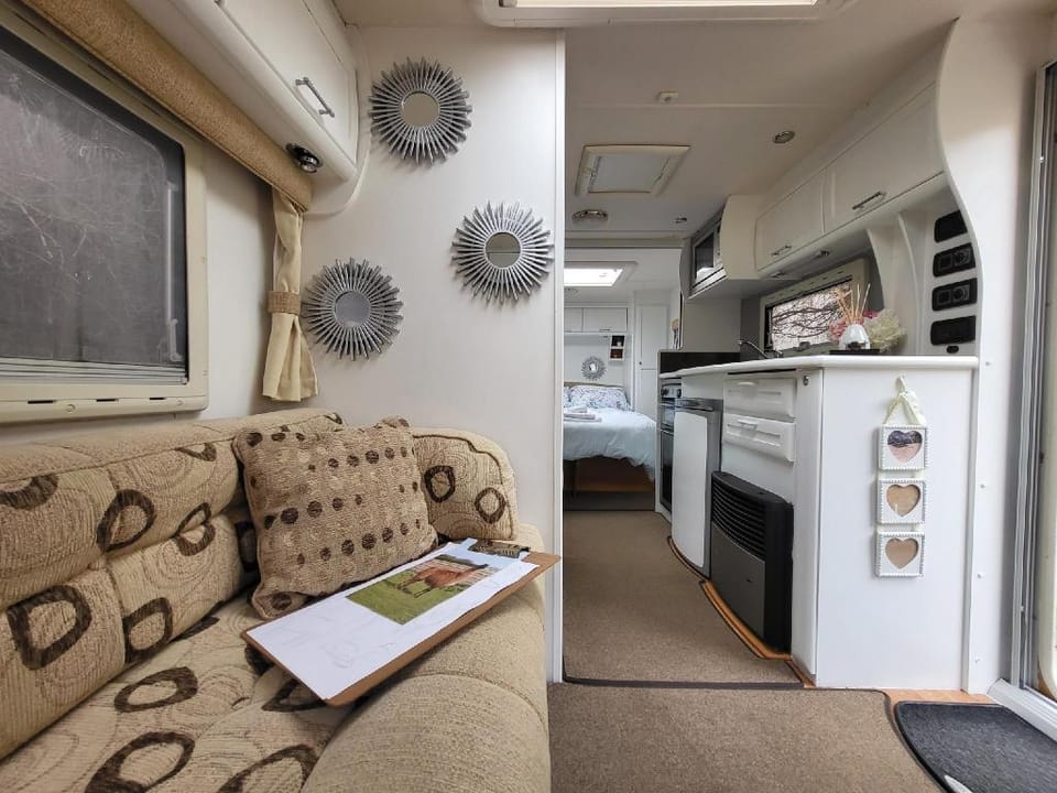 Glamping with Llamas Farm Stay in England