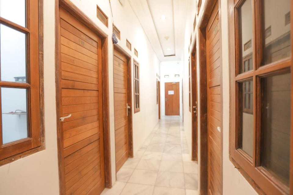 OYO 150 Harmoni Residence Hotel in Jakarta