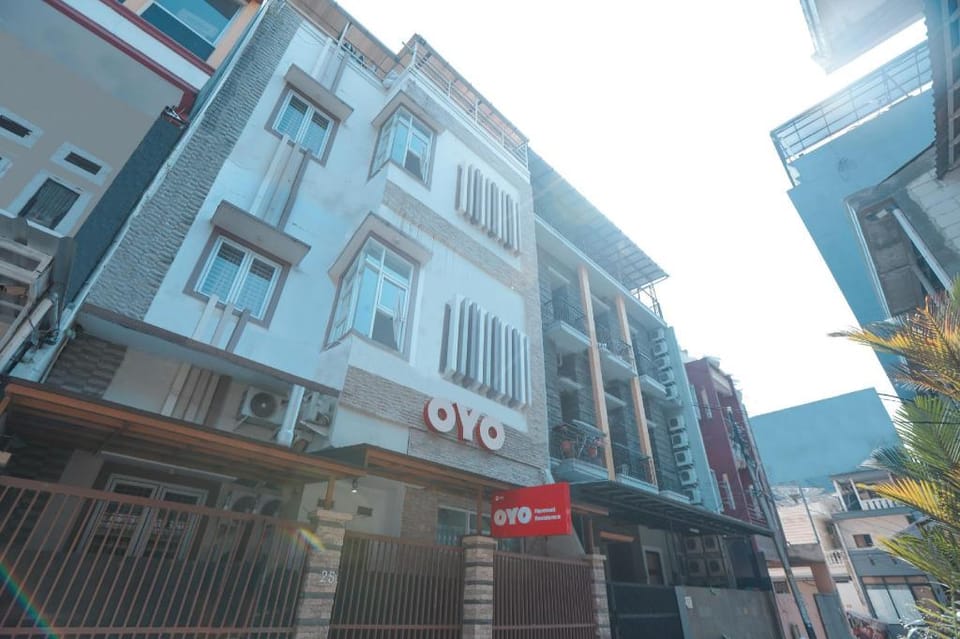 OYO 150 Harmoni Residence Hotel in Jakarta