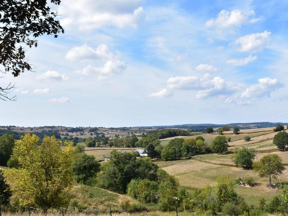 Holiday Home in Luzy with Fenced Garden Vacation rental in Bourgogne-Franche-Comté