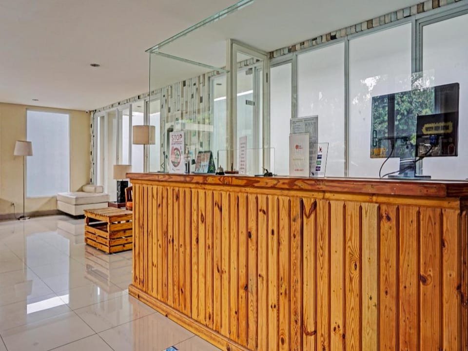 Capital O 91288 Chrysant Premiere Residence Hotel in East Java