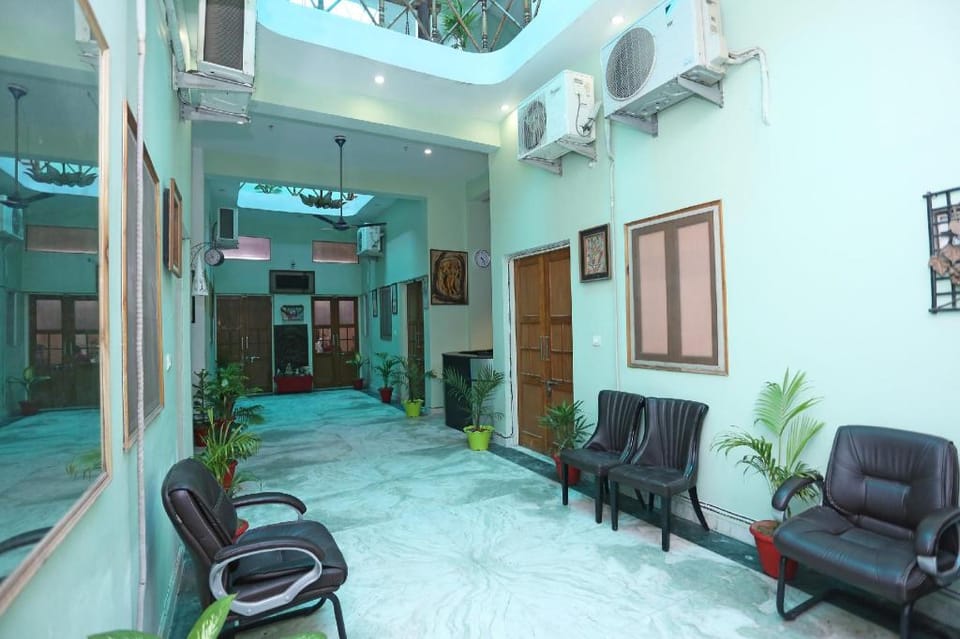 Super Collection-O Sara Grand Near Ram Manohar Lohia hospital Hotel in Lucknow