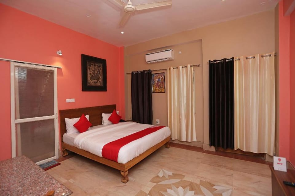 Super Collection-O Sara Grand Near Ram Manohar Lohia hospital Hotel in Lucknow