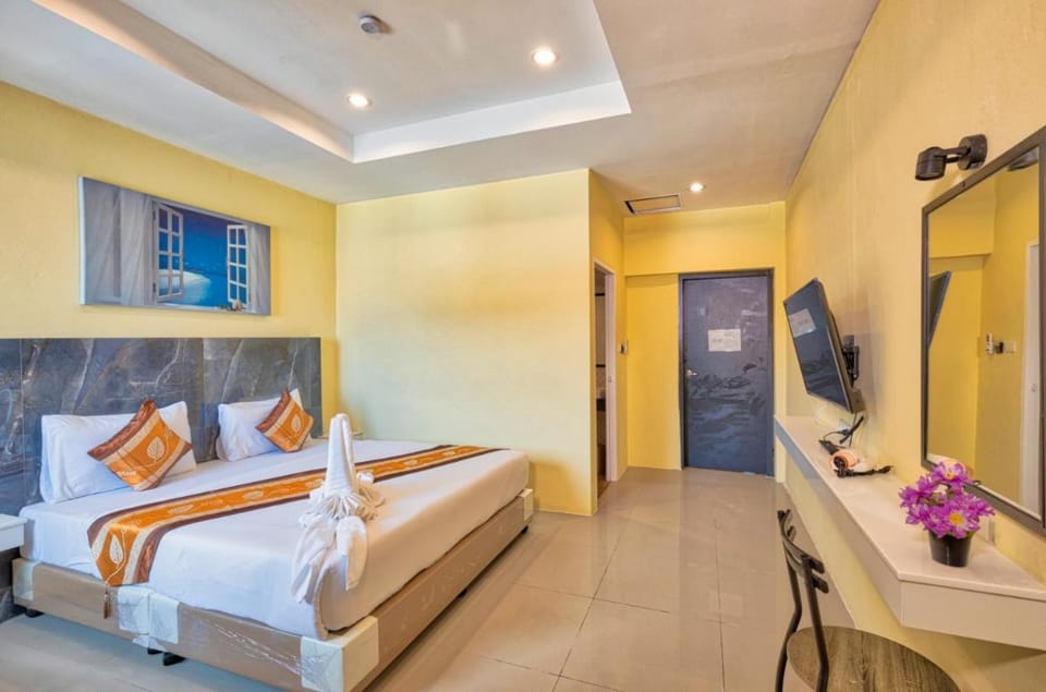 TJ Patong Hotel - Otop Shopping Paradise Hotel in Patong