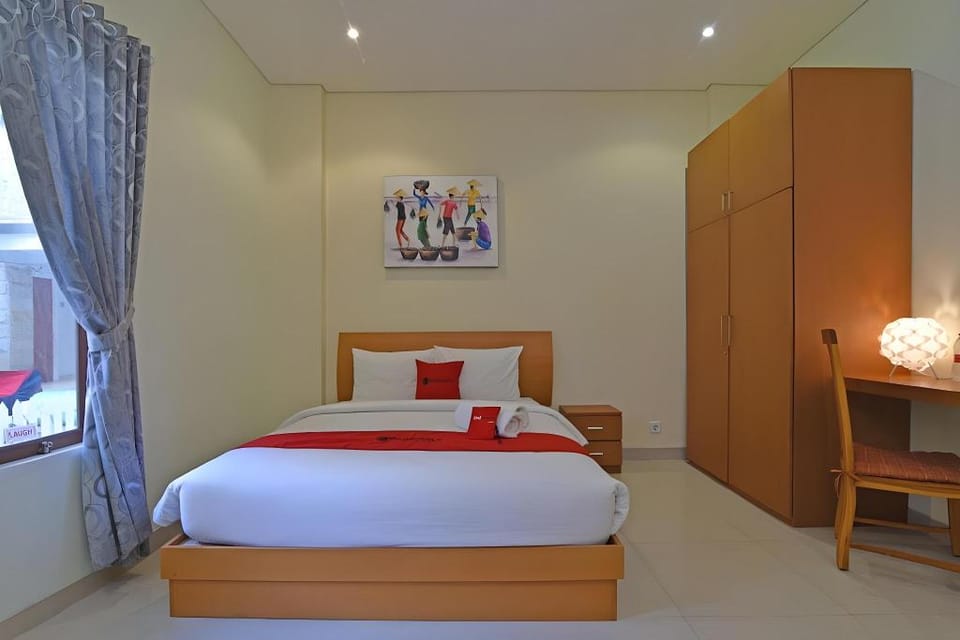RedDoorz Plus @ Mahendradatta Denpasar Bed and Breakfast in Denpasar
