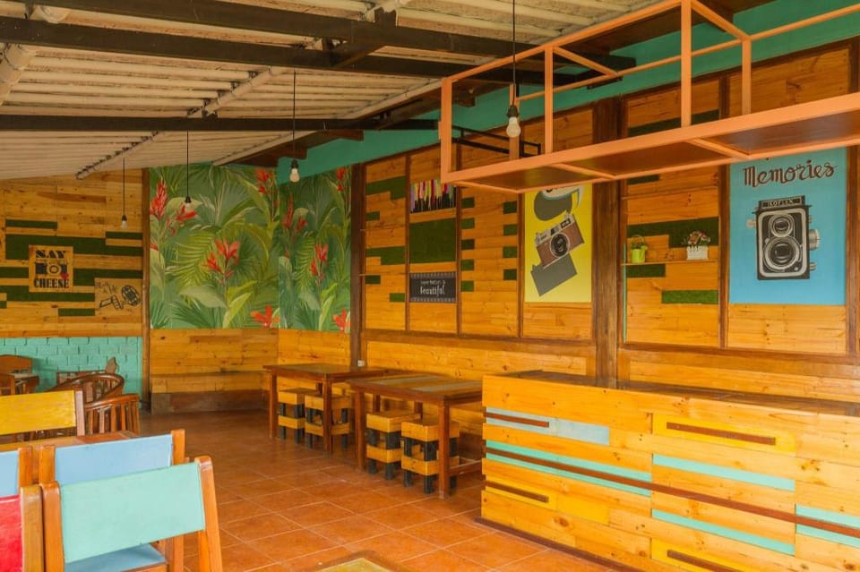 RedDoorz near Farmhouse Lembang Bed and Breakfast in Parongpong