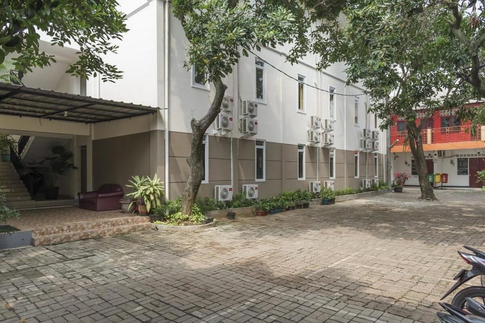 Urbanview Hotel Minongga Pondok Labu by RedDoorz Hotel in South Jakarta City