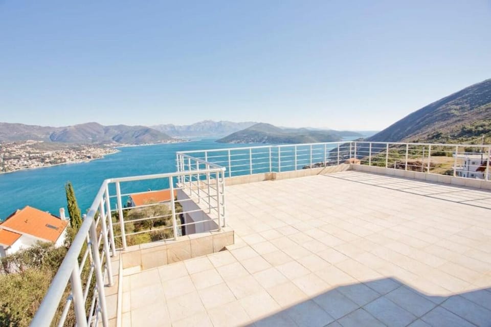 Villa Sofia, Zvinje, Sutorina, Herceg Novi Vacation rental in Dubrovnik-Neretva County