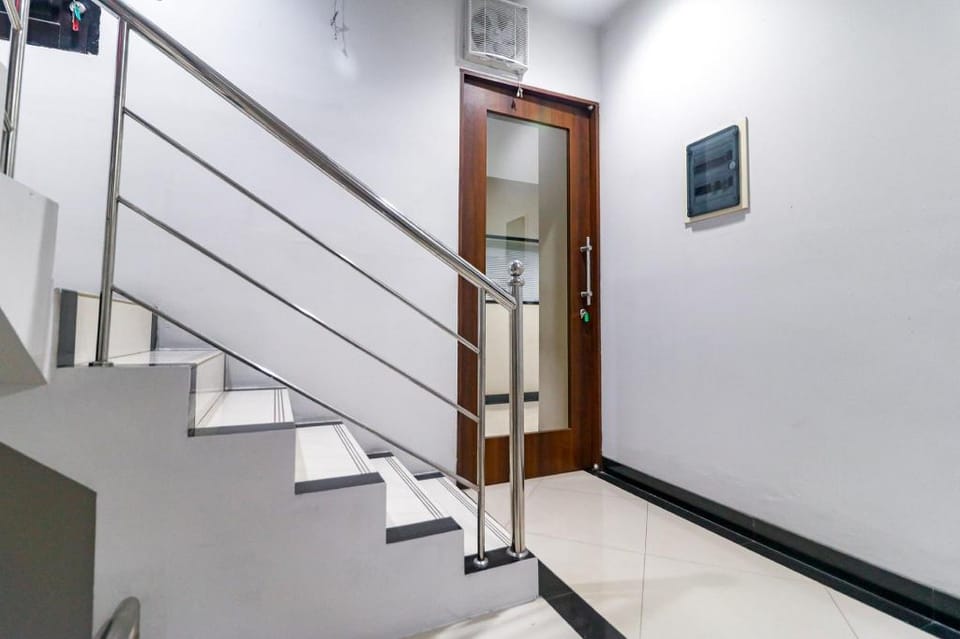 RedDoorz near Kebon Jeruk Jakarta Bed and Breakfast in Jakarta