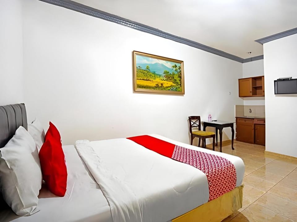 RedDoorz near Mall Ciputra World Surabaya Hotel in Surabaya