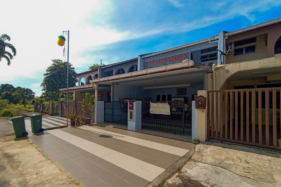 Hom2rex Kuching Homestay Taman Timberland Vacation rental in Kuching