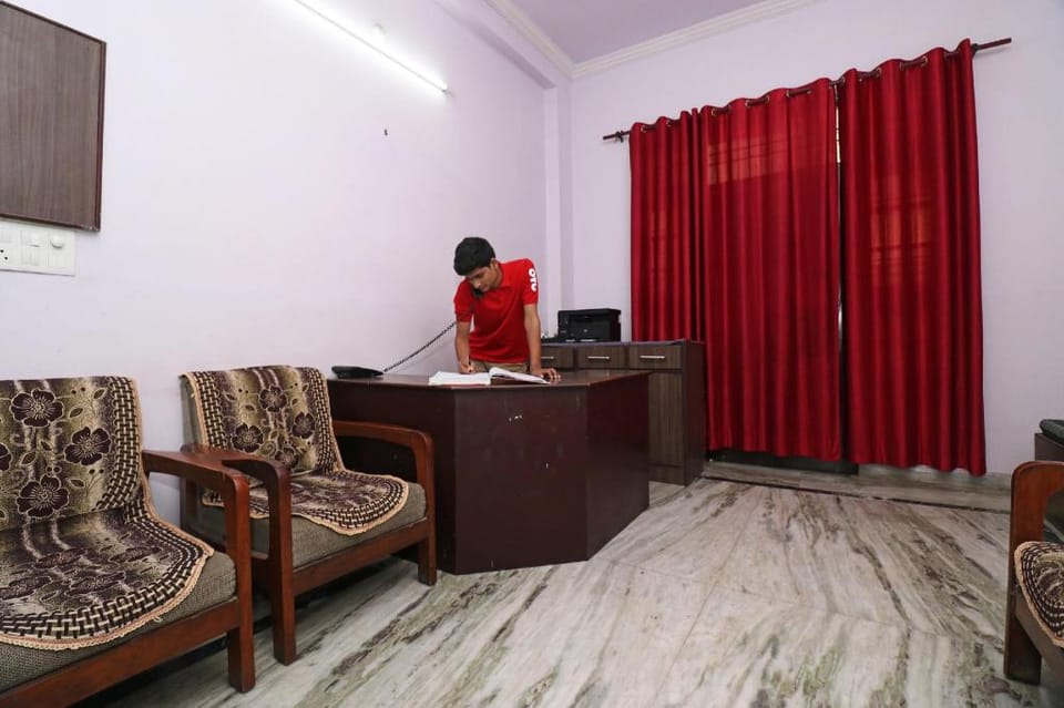 Hotel O Nilanjan Guest house Hotel in Lucknow
