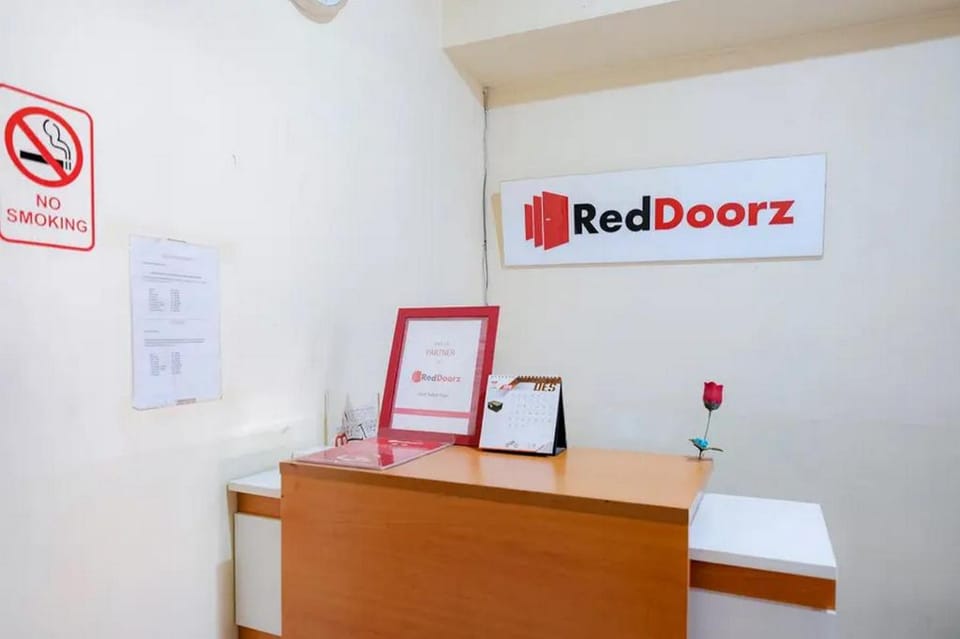 RedDoorz @ Jalan Biak Roxy Jakarta Bed and Breakfast in Jakarta