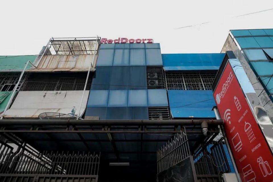 RedDoorz @ Jalan Biak Roxy Jakarta Bed and Breakfast in Jakarta
